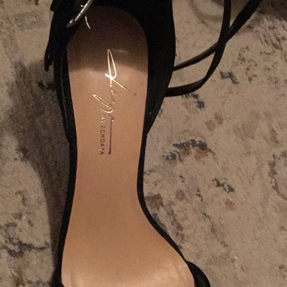 Shoes - Picture 5 of 7